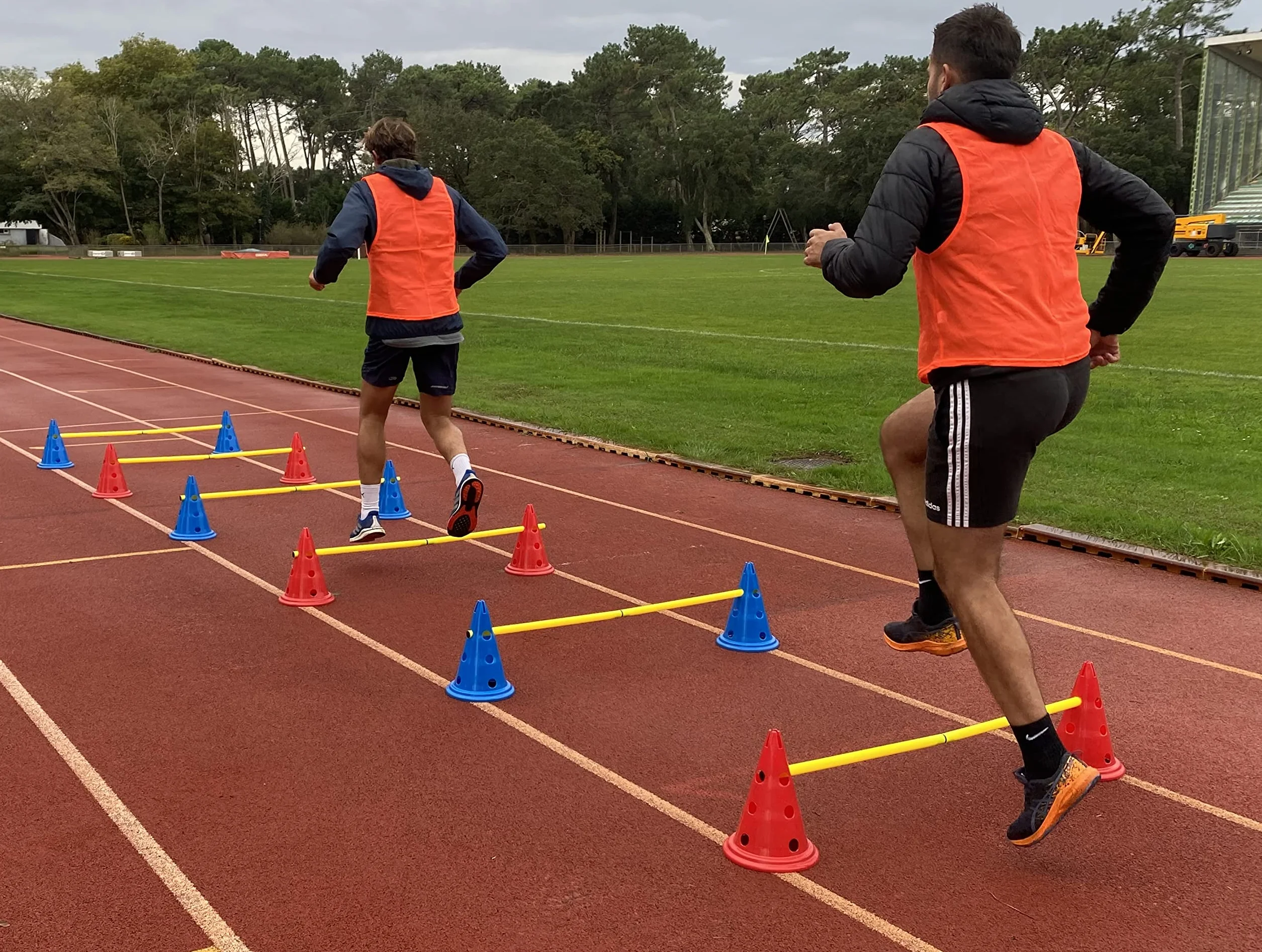 Kit d’Accessoires d'entraînement Sportif avec Cônes, Haies et Sac de Transport pour Football, Crossfit, Athlétisme