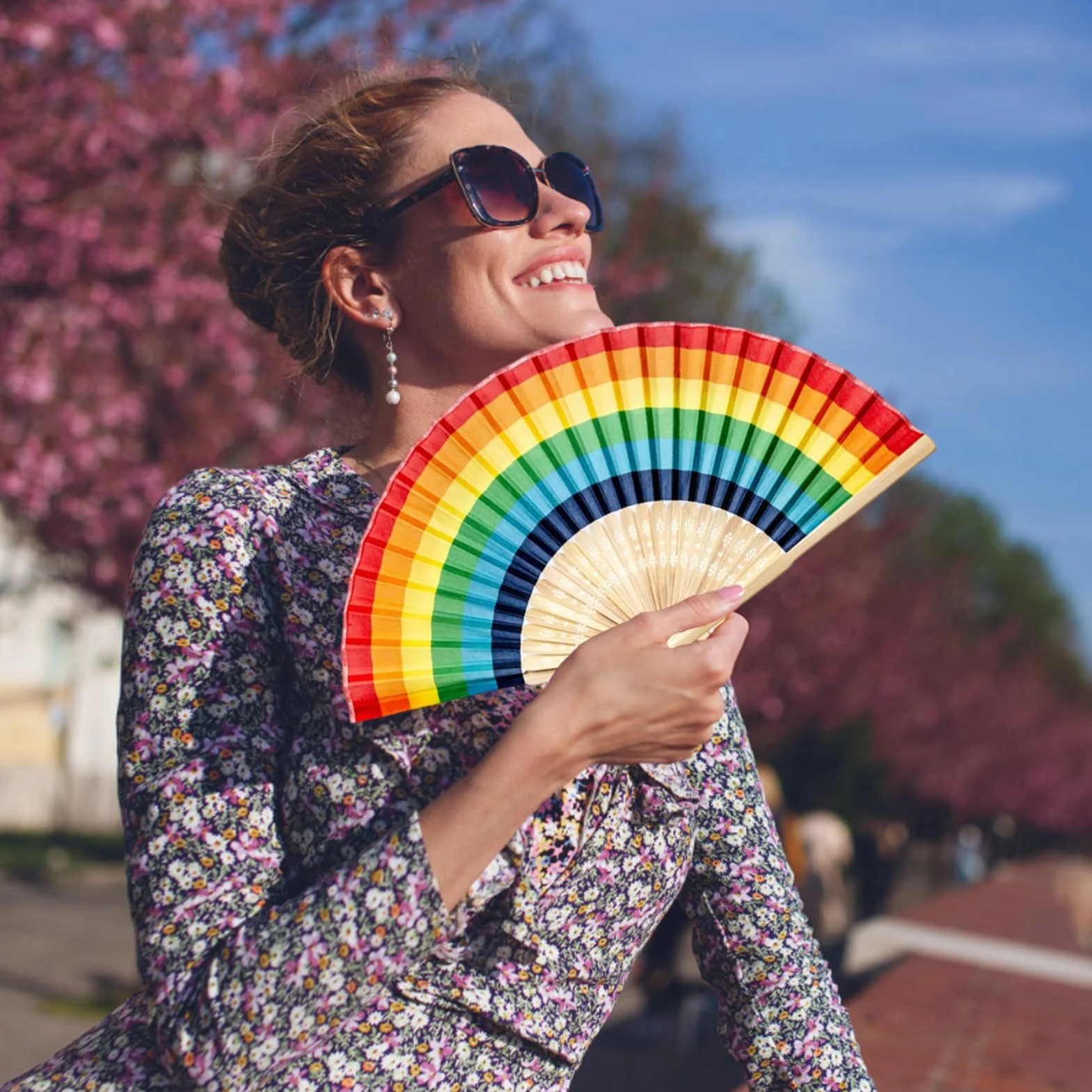 Ensemble d'accessoires de défilé du mois de la fierté LGBTQ avec peinture faciale, éventail pliable et sac réutilisable