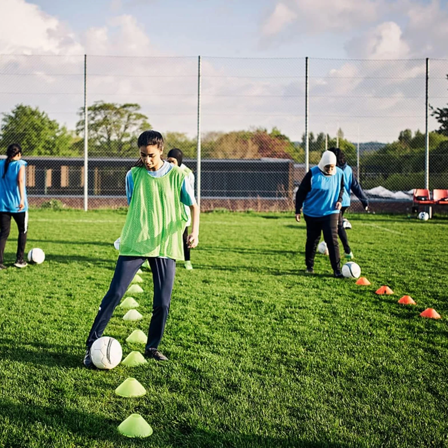 101 Pièces Plot Sport Football Entraînement Multisport 5 Couleurs Vives PE Résistant Portable