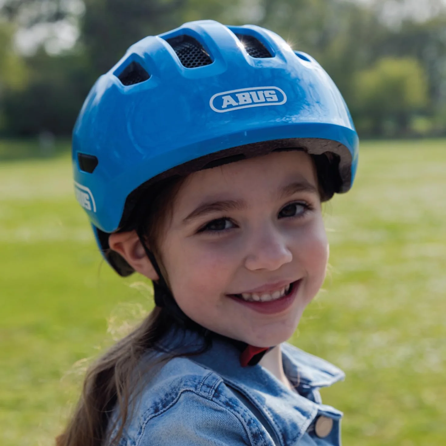 ABUS Casque Enfants Smiley 3.0 - Casque Vélo Coupe Basse, Tresse, Filles Garçons