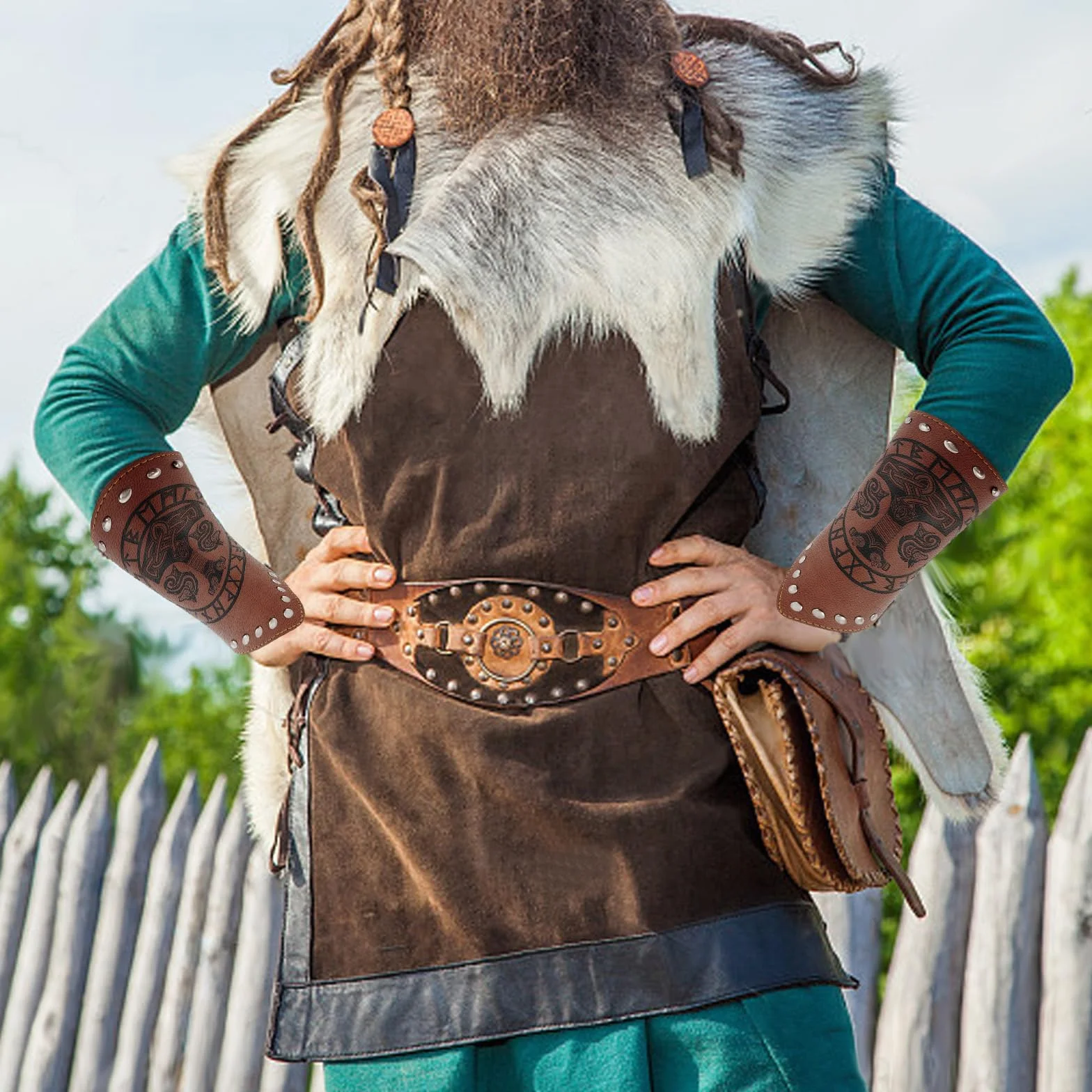 Brassards en Cuir Viking pour Adultes, Protège-bras Médiévaux en Cuir Synthétique Gaufré pour LARP Halloween