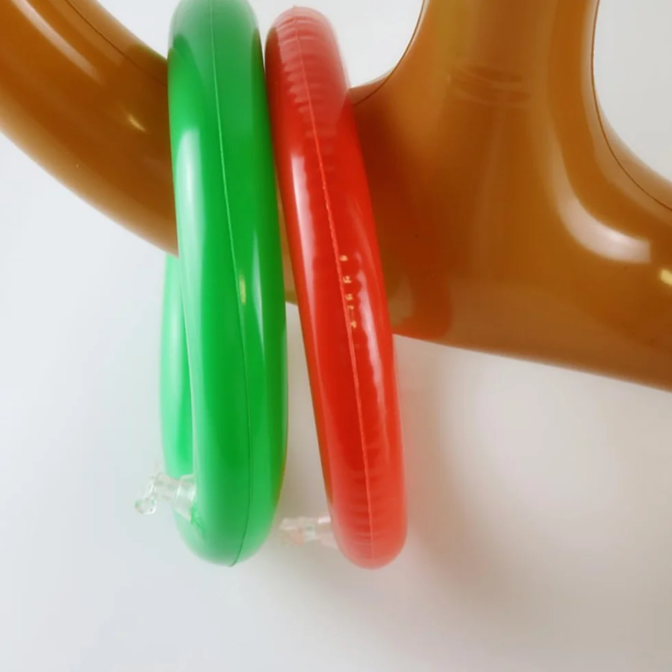 Voarge 2 pièces Bois de renne gonflables Jeu de lancer d'anneaux avec 12 anneaux et pompe à air Jeux de Noël