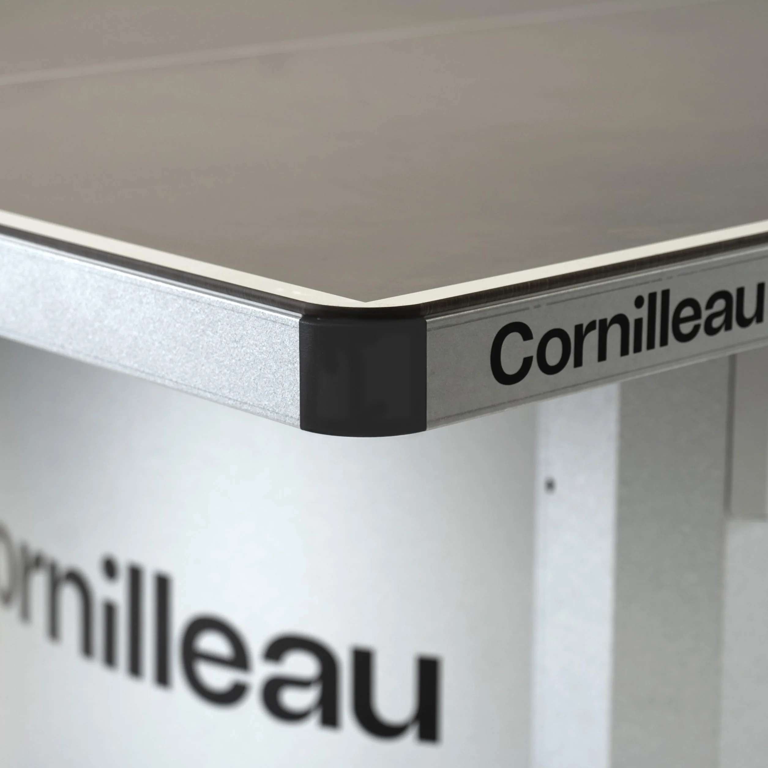 Cornilleau Table de ping-Pong d'extérieur 510 Campus Fixe Rebond compétition Bleu ou Gris 7mm Agrément FFTT Loisir et Scolaire