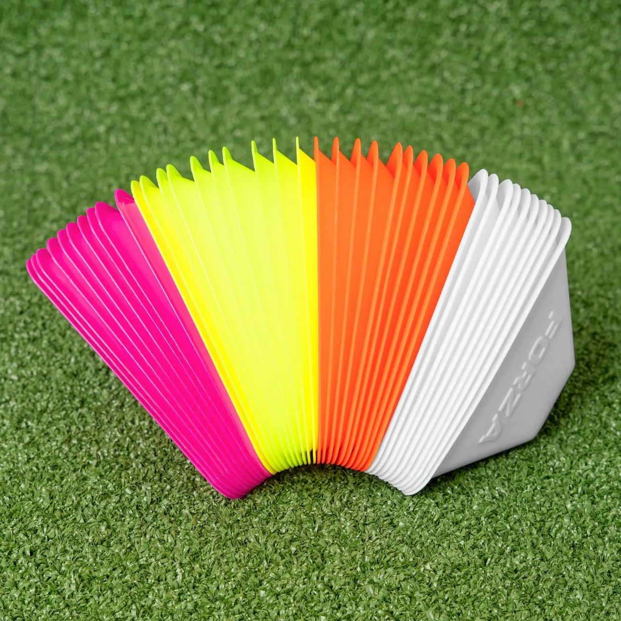 FORZA Mini Plots Triangulaires - Pack de 40 Cônes de Football Couleurs Vives pour Entraînement