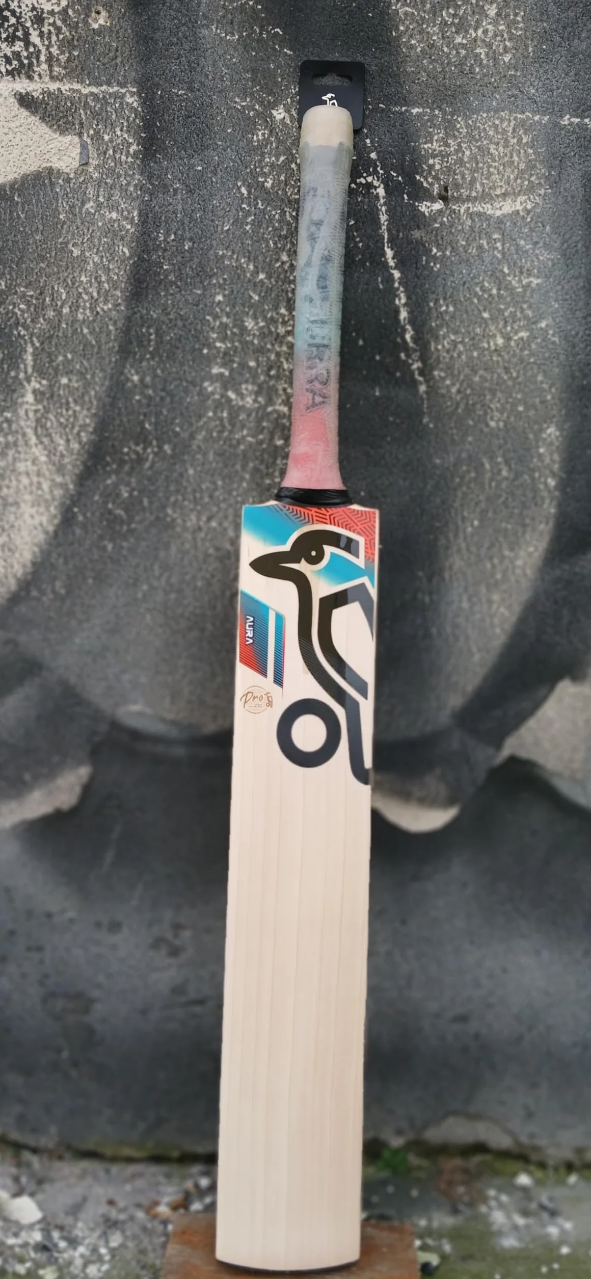 Saki Noix de coco Tape Ball Bat