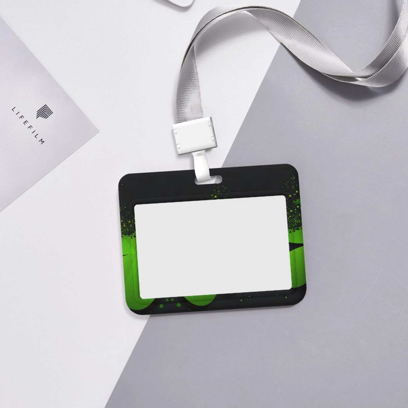 Porte-badge en plastique ABS transparent étanche refermable forme trèfle fond noir