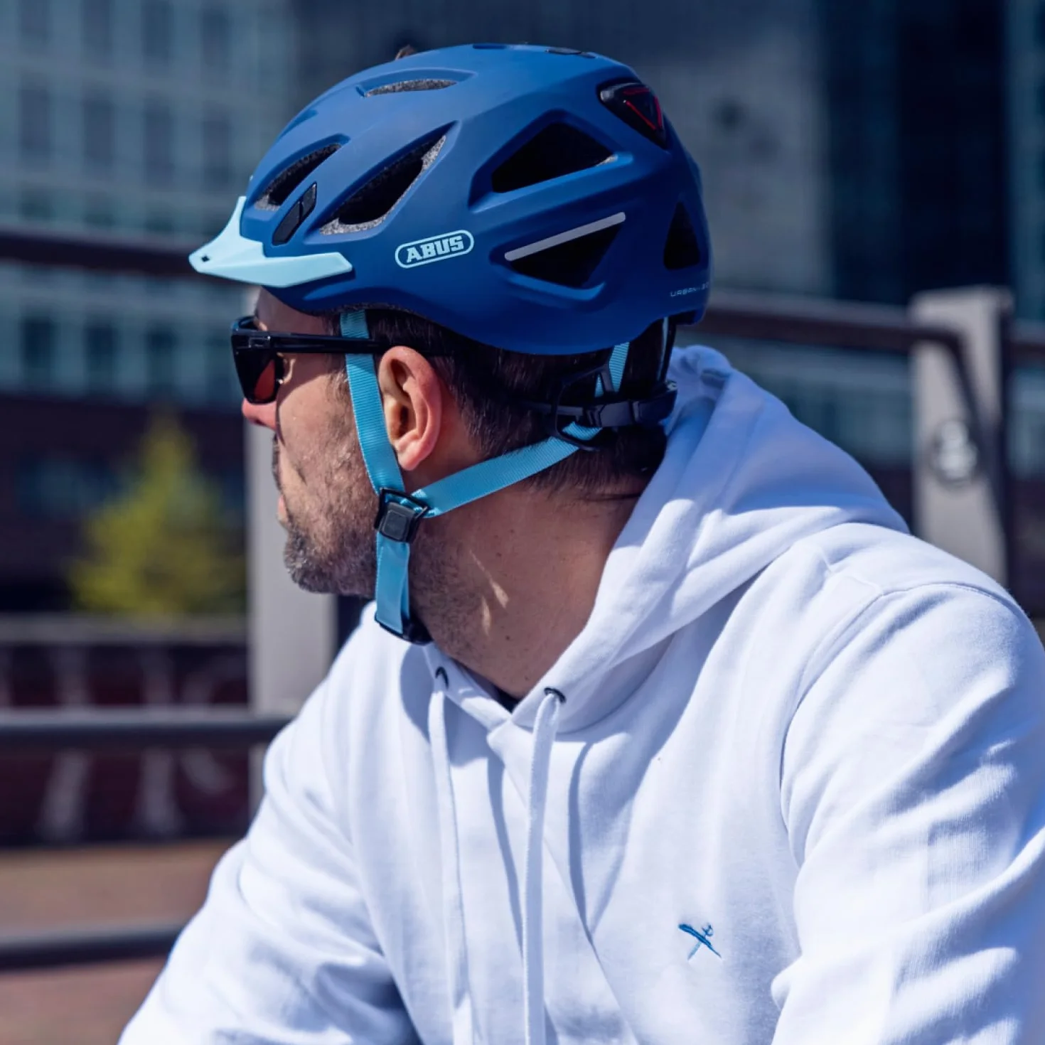 ABUS Stadtthelm Urban-I 3.0 Casque de vélo avec feu arrière visière fermeture magnétique
