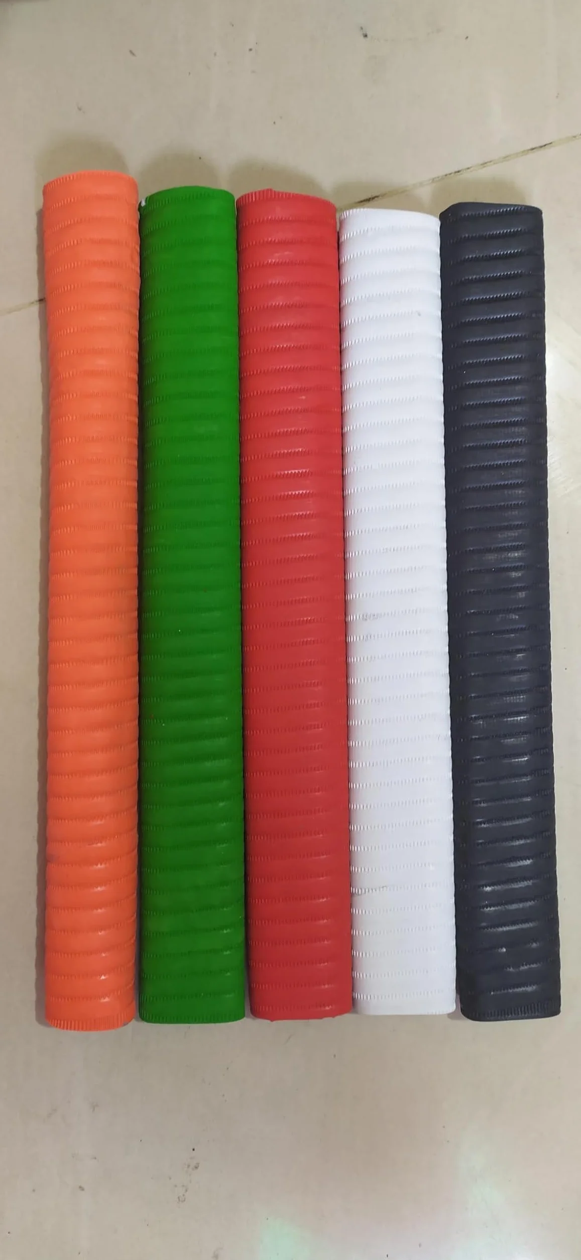 JaHaNa Cricket Bat Grip Set Wooden Grip Applicator Gripper Cone 5 Multicolour Spiral Design