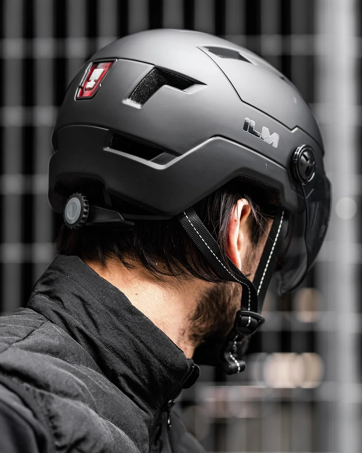 Casque Velo VTT Adulte avec Visiere et Lumiere LED Rechargeable USB