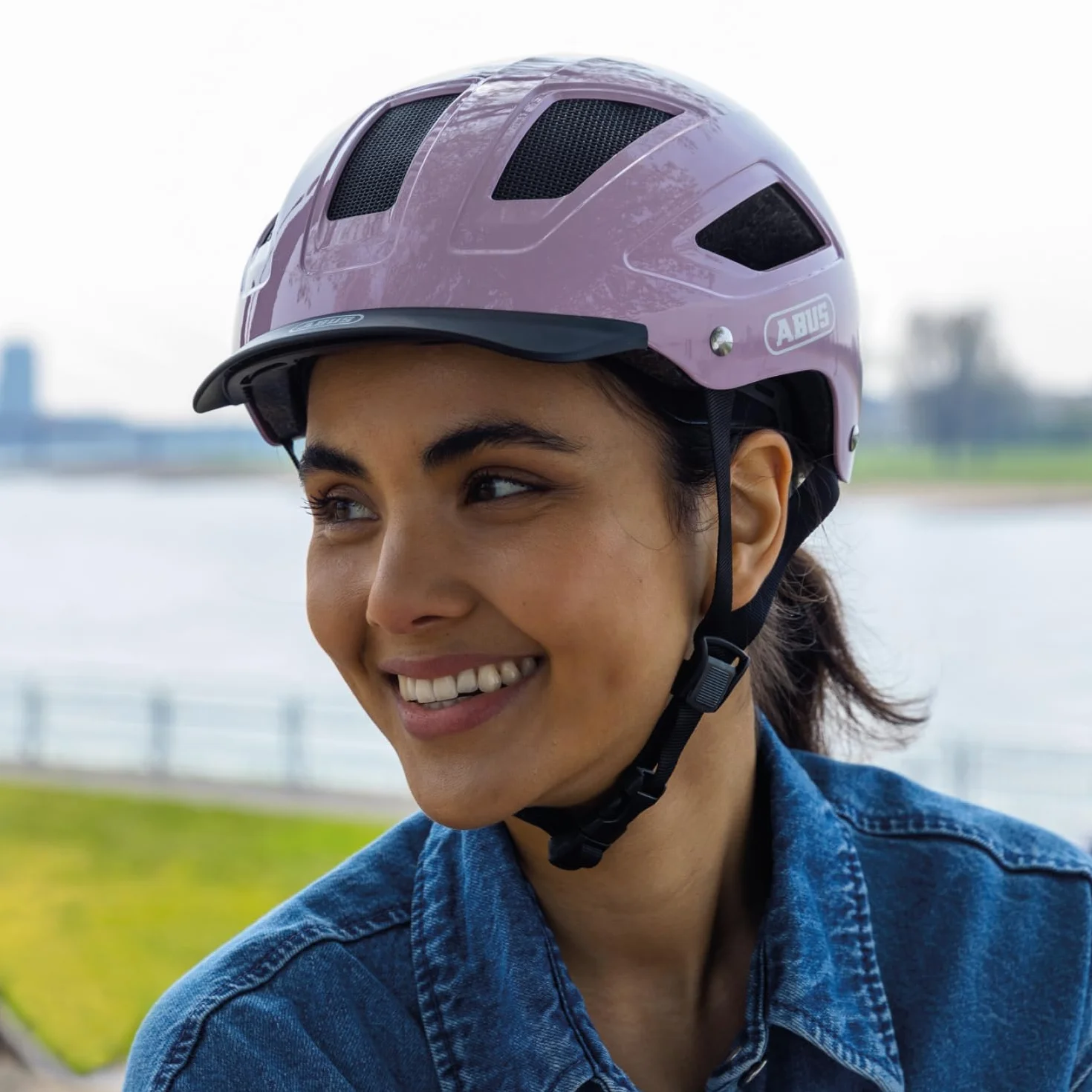 ABUS Hyban 2.0 Casque de Ville avec Feu Arrière Coque Dure ABS Vélo pour Hommes et Femmes
