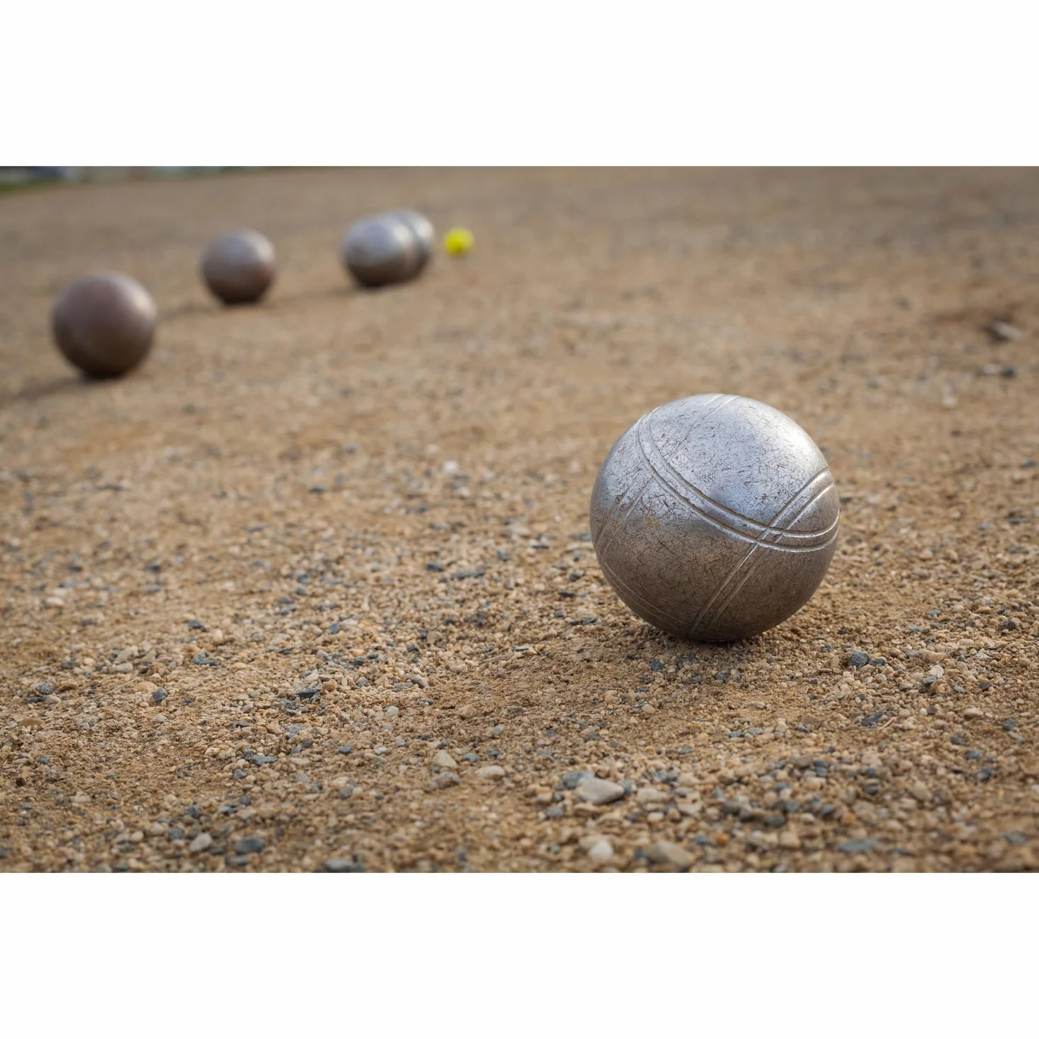 Lot de 8 boules de pétanque avec accessoires Motifs gravés Couvercle