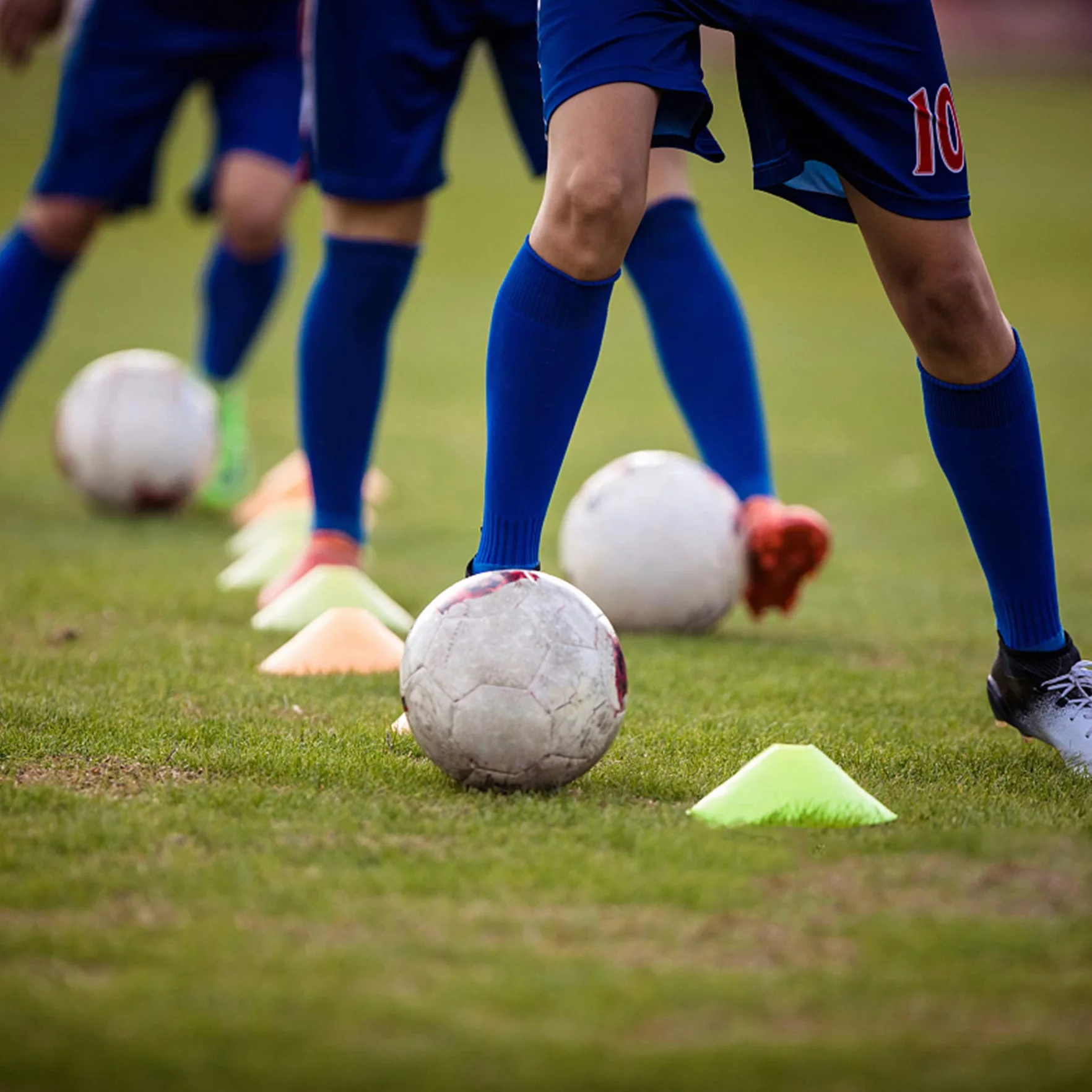 Cônes de Marqueurs 15 Pièces Plots Sport Cônes de Disques Variété de Couleurs pour Entraînement Football