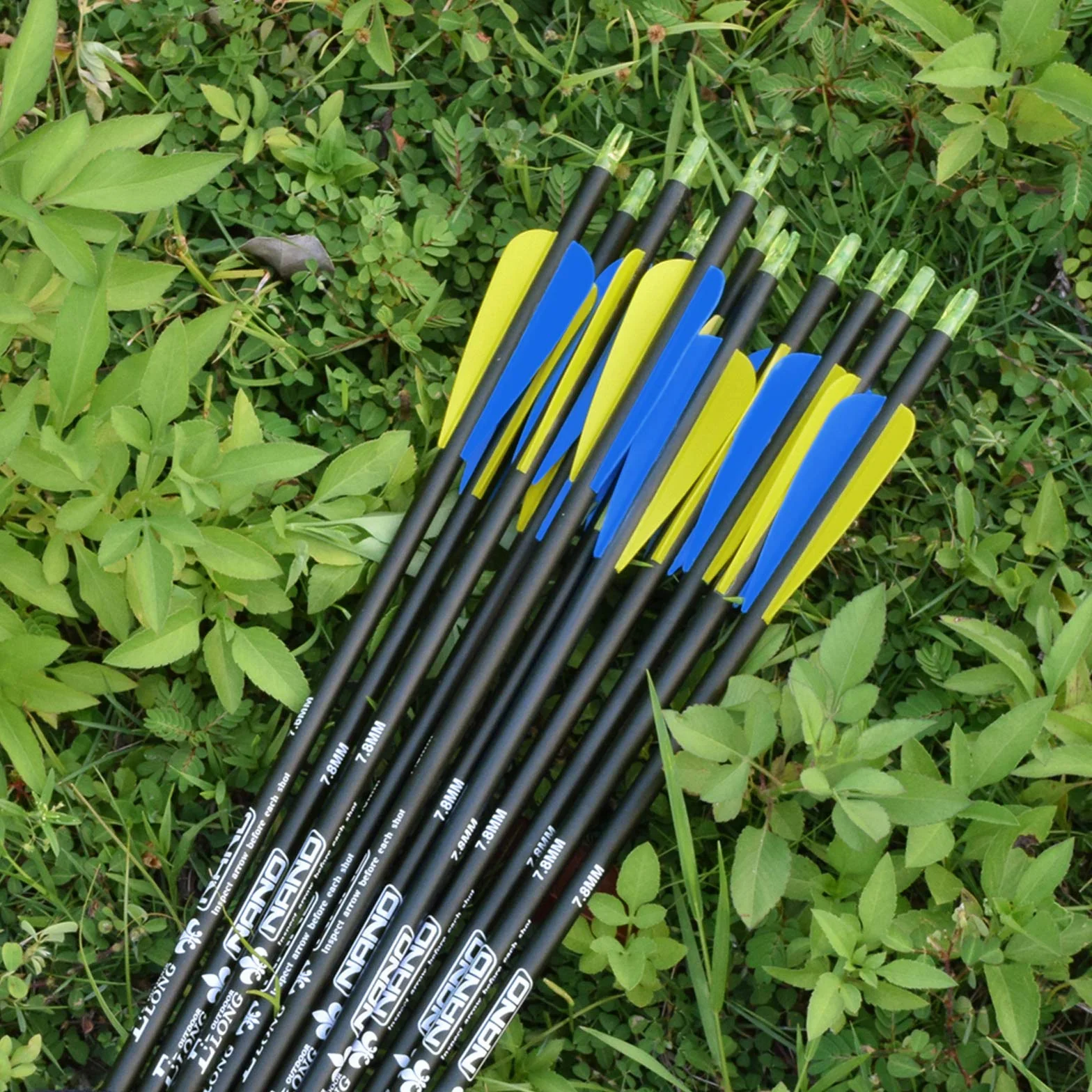 Flèches de Chasse 28 30 32 Pouces 12 pcs Tir à l'Arc pour Arc Classique et Arc à Poulies Cible d'Entraînement