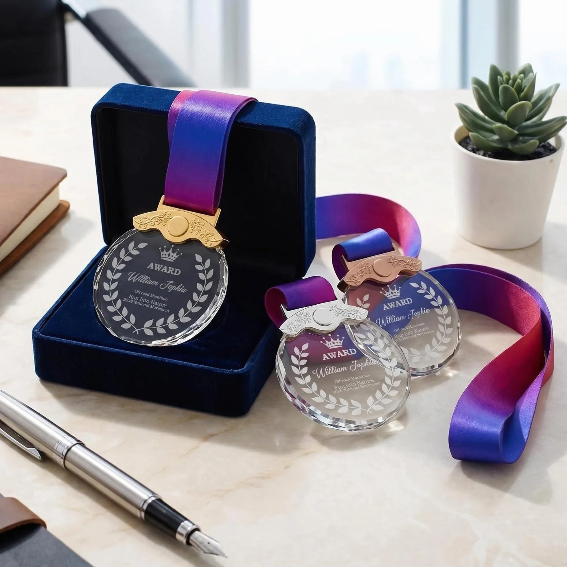Médaille Personnalisée avec Texte Motif et Logo Or Argent Bronze Cristal Gravé pour Concours Scolaires Compétitions Cadeau Entreprise