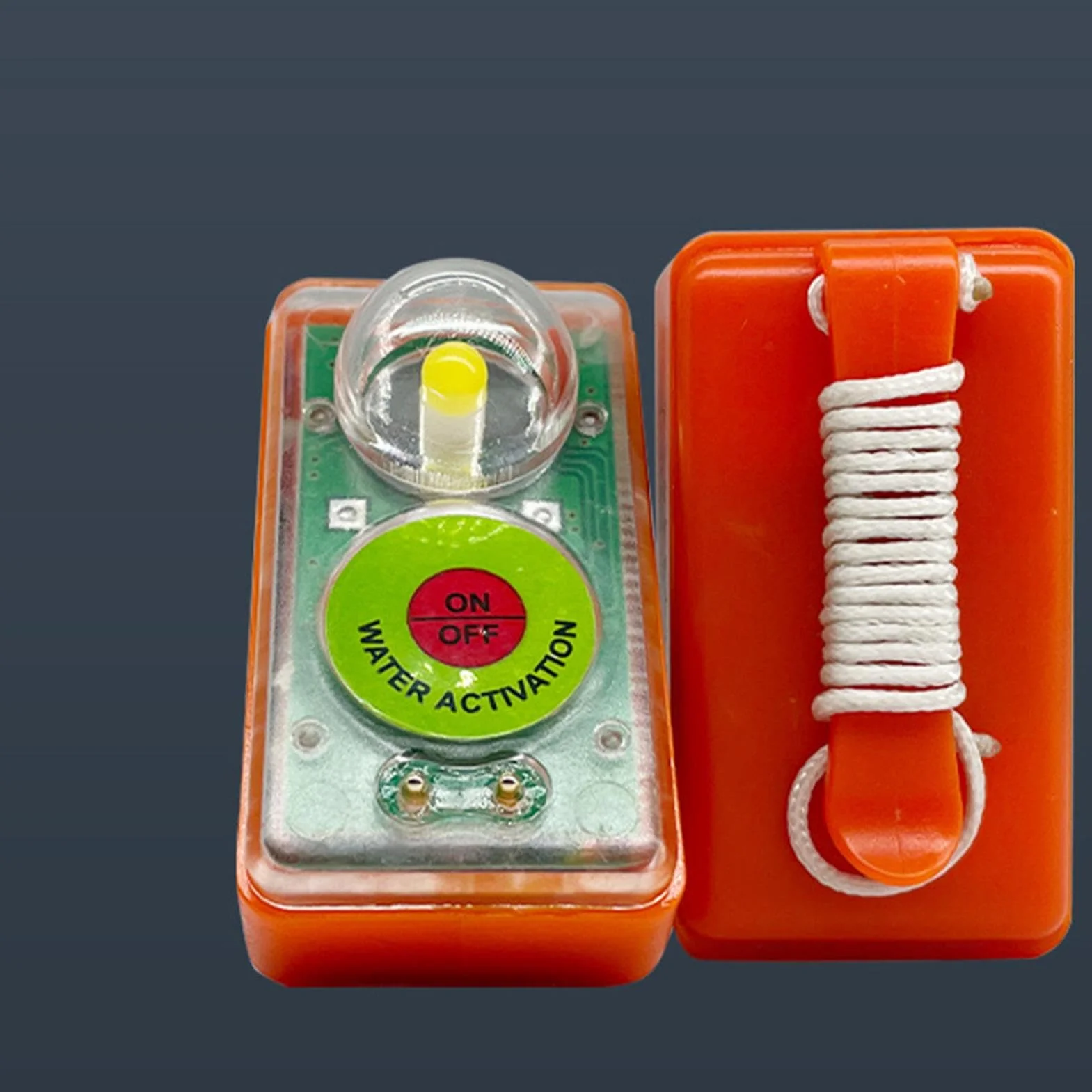 LETROBILES LED Lumière activée par l'eau - Locateur de survie automatique portable - Équipement de sauvetage à faisceau haute intensité, dispositif de sécurité maritime