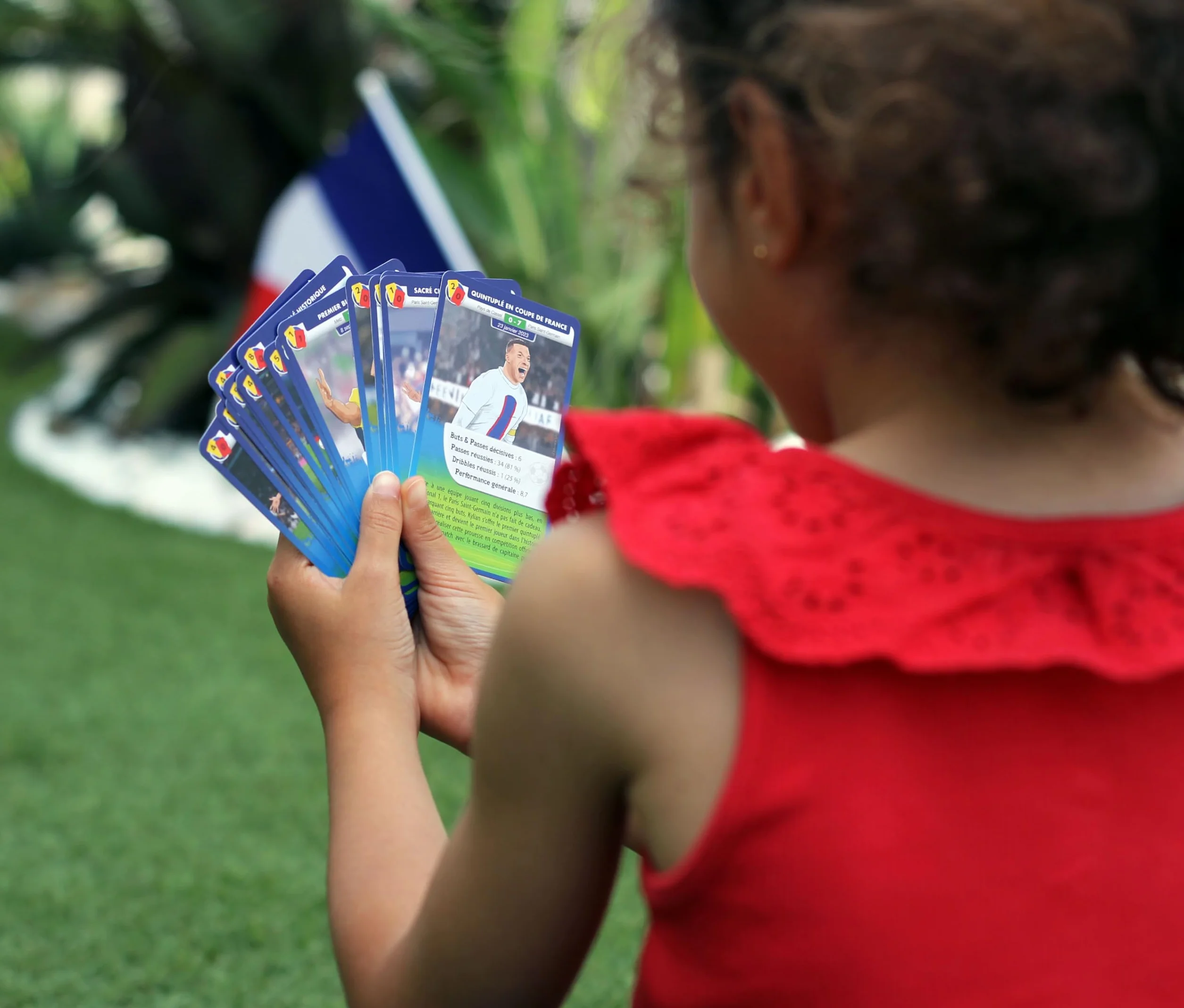 Bioviva Défis Sports Kylian Mbappé Jeu de Cartes Enfant Bataille Thème Foot 7 Ans 2-6 Joueurs Fabriqué en France