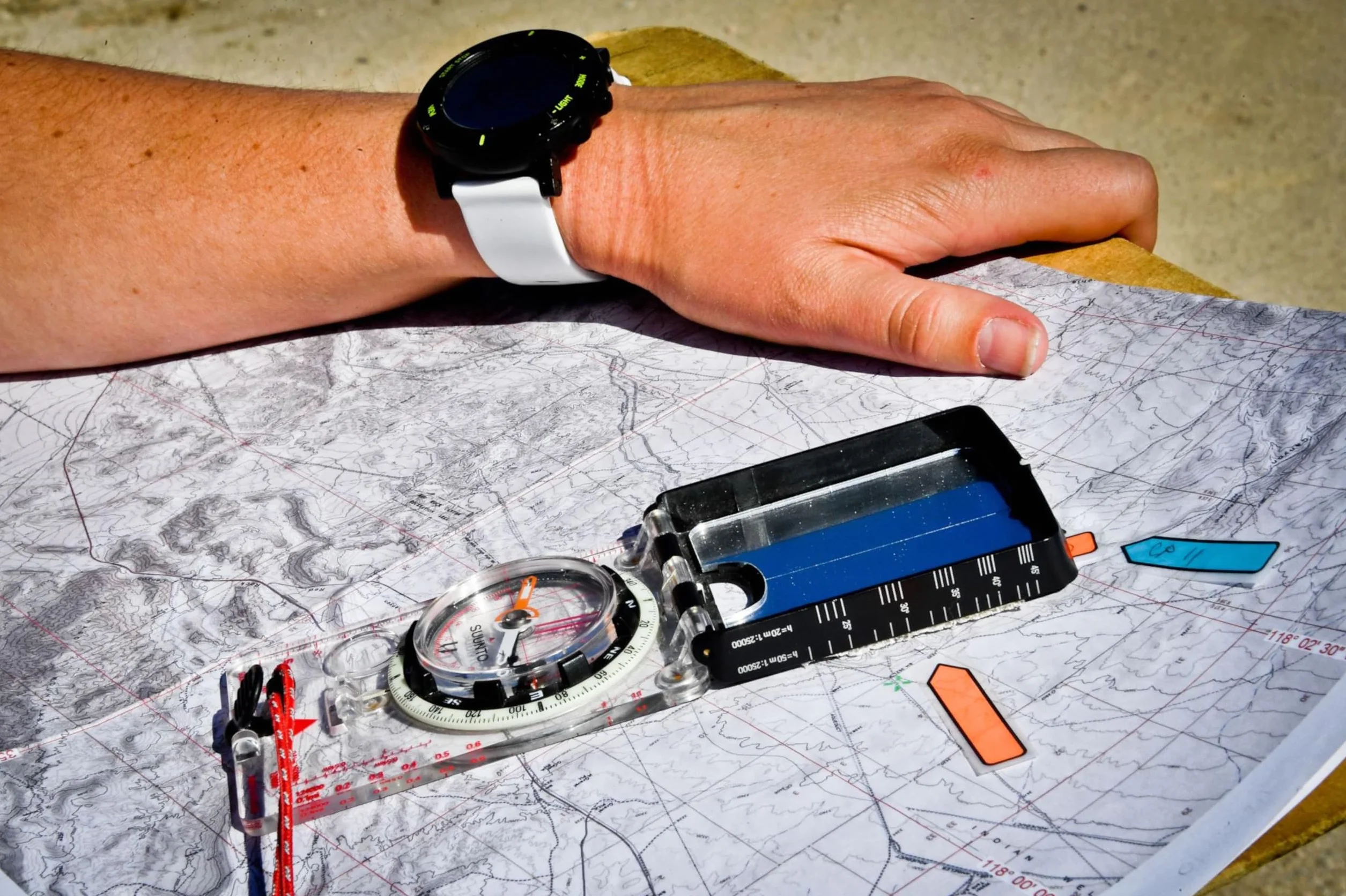 Boussole SUUNTO MC-2 Navigation Professionnelle avec Loupe Intégrée, Déclinaison Réglable