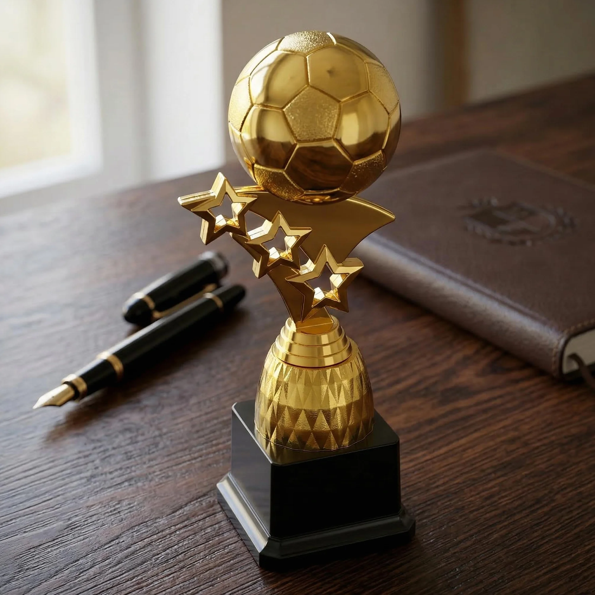 Toyvian Trophée Football Coupe du Monde Ballon Doré Récompense Vainqueur 9,04 x 2,95 x 2,95 Pouces
