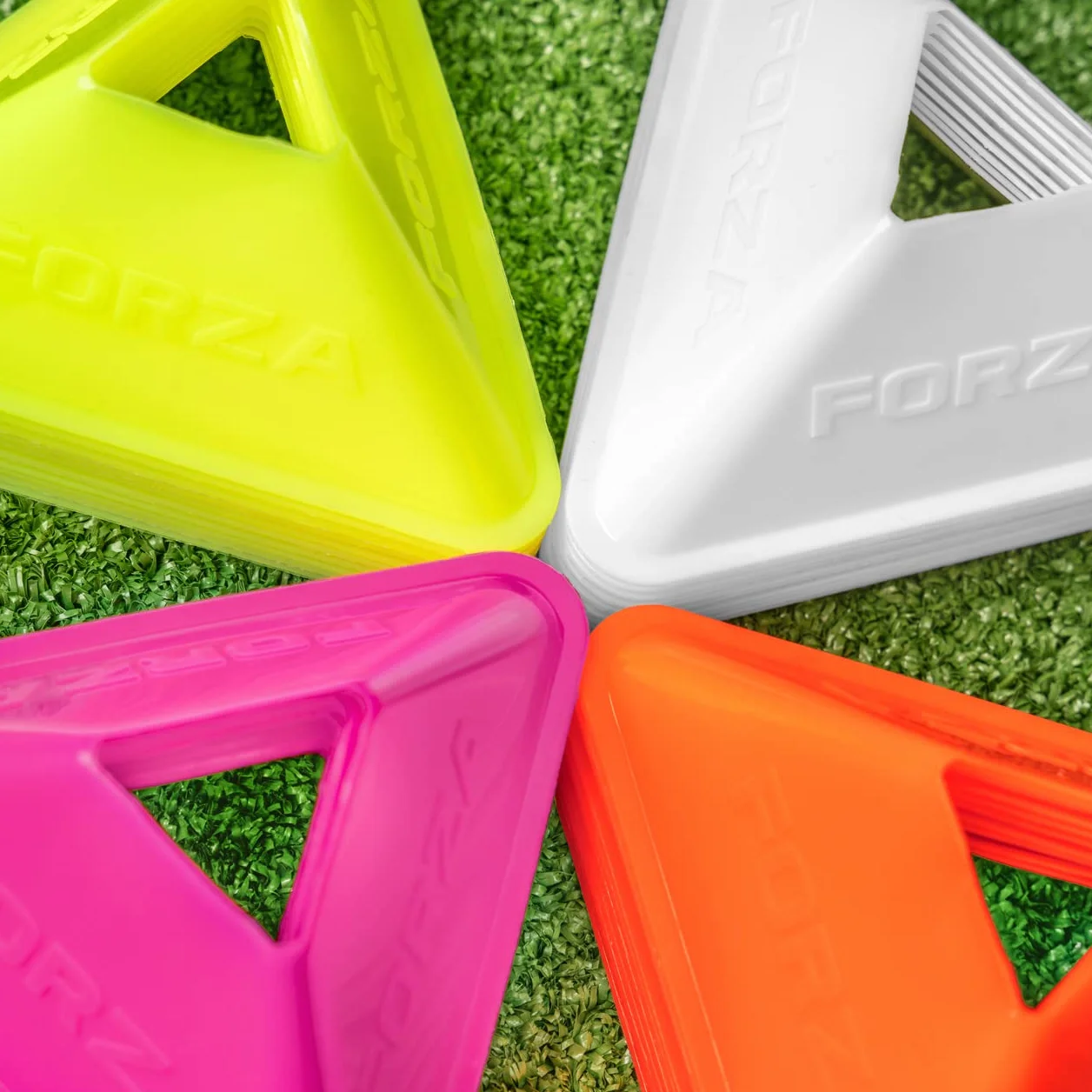 FORZA Mini Plots Triangulaires - Pack de 40 Cônes de Football Couleurs Vives pour Entraînement