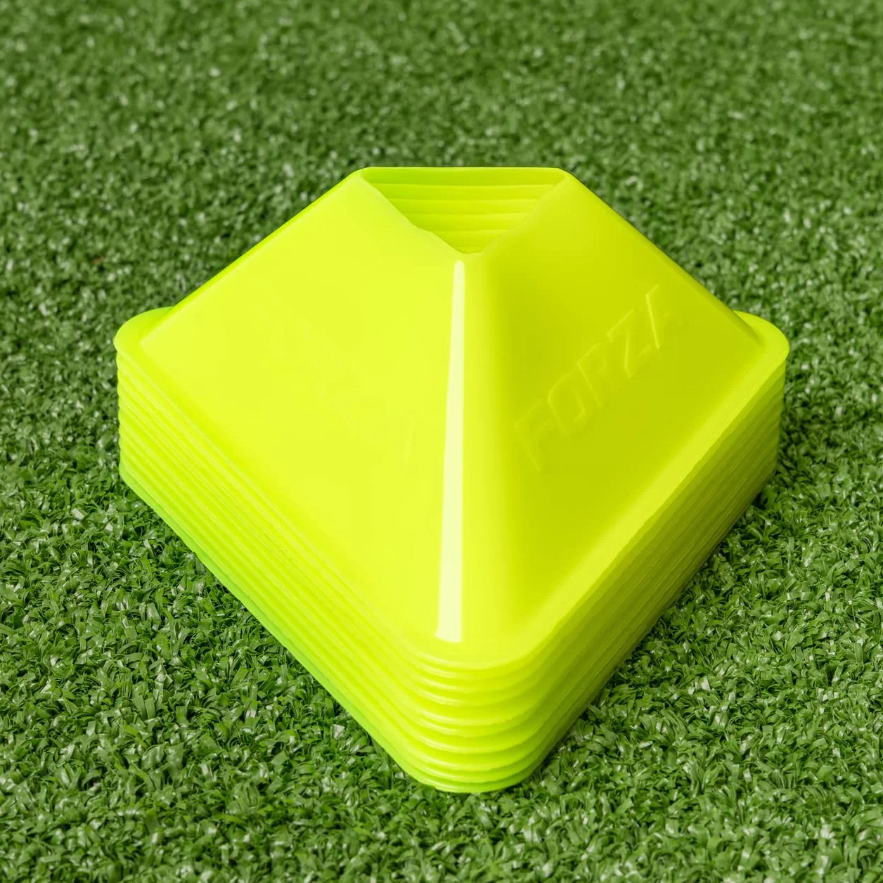 FORZA Mini Plots Triangulaires - Pack de 40 Cônes de Football Couleurs Vives pour Entraînement