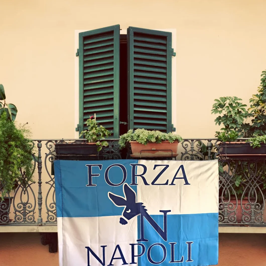 Drapeau Napoli 90 x 150 cm avec boucle pour tige + Collier Napoli 89 x 8 cm – Fan Championnat de Football