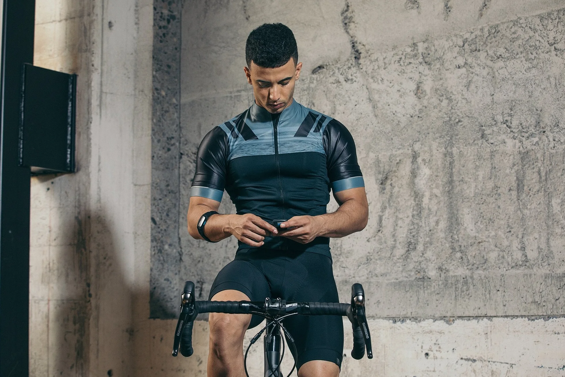 Wahoo TICKR FIT Moniteur de Fréquence Cardiaque pour iPhone Android