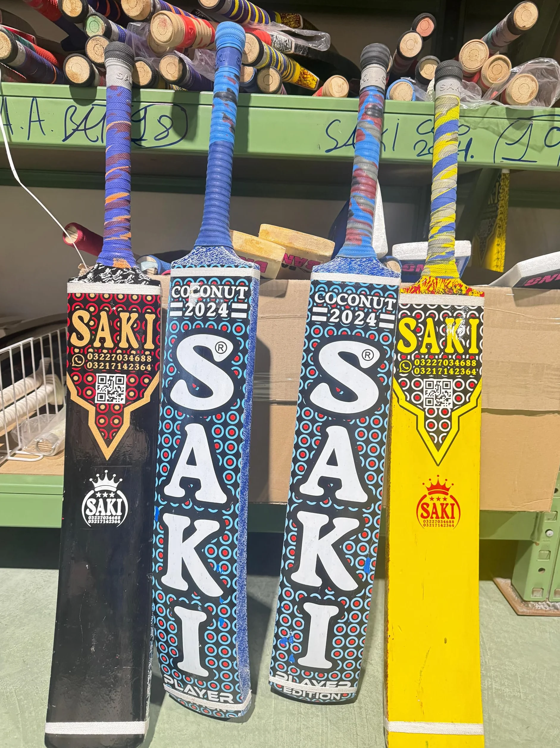 Saki Noix de coco Tape Ball Bat