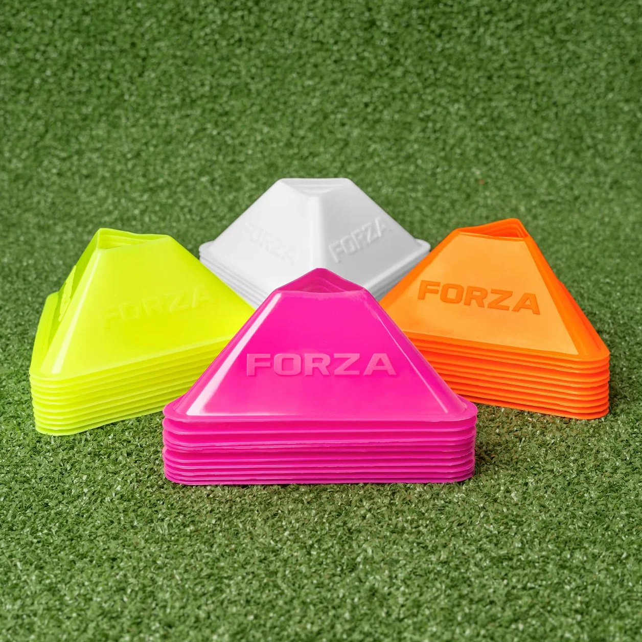 FORZA Mini Plots Triangulaires - Pack de 40 Cônes de Football Couleurs Vives pour Entraînement