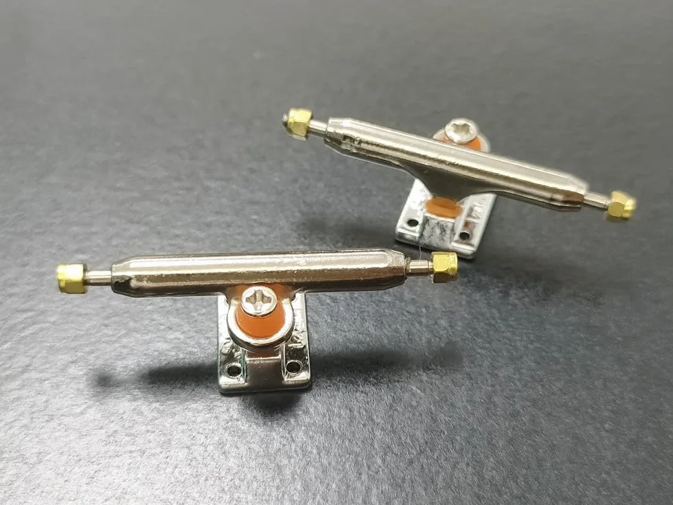 Leefai Trucks de touche professionnels 32-34 mm Forme G3 Axe simple Mini outil de skateboard inversé Vis quincaillerie Plaque de base plaquée Argent 34 mm