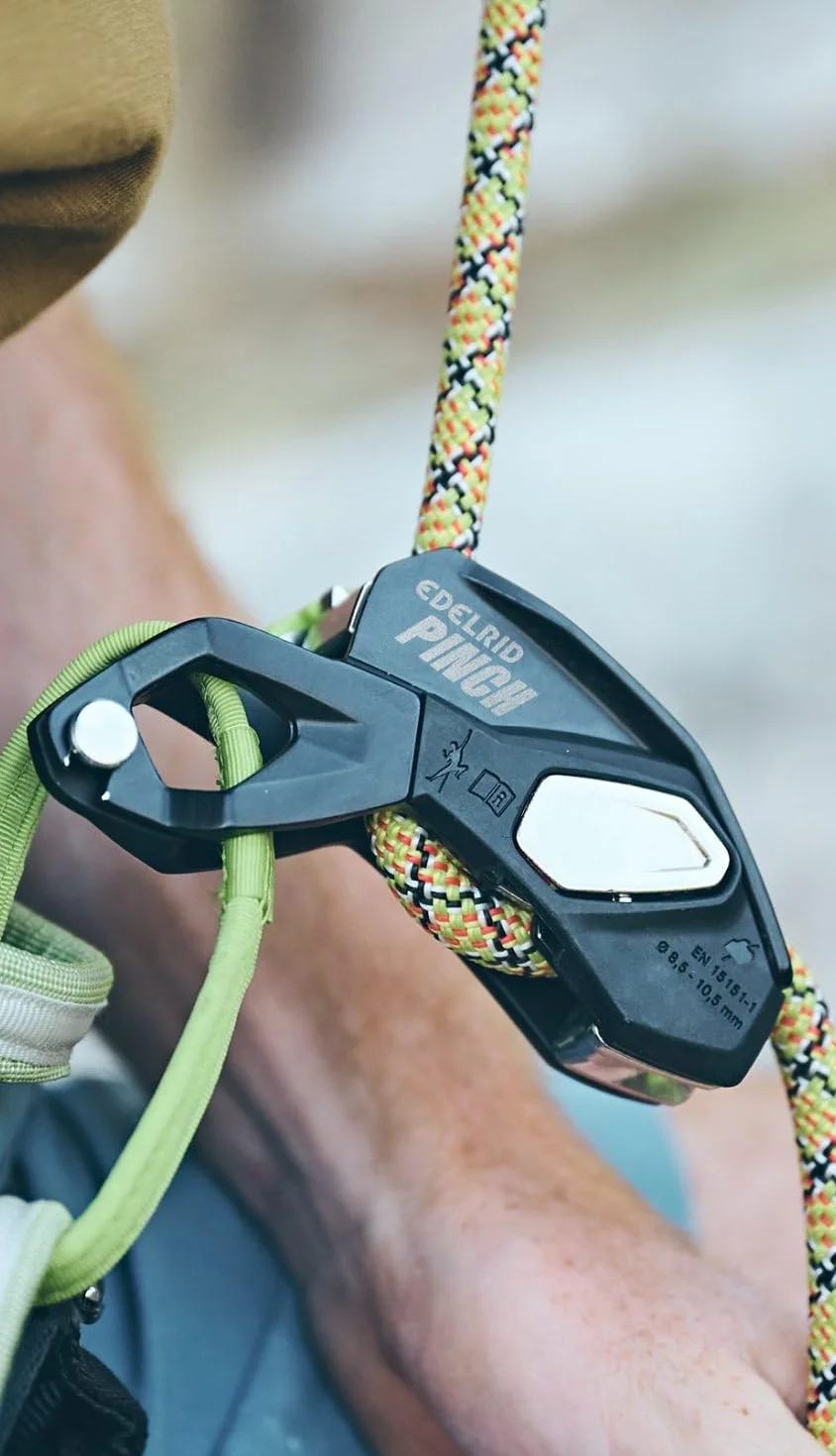 EDELRID Dispositif de sécurité Pinch avec freinage anti-panique et fixation directe