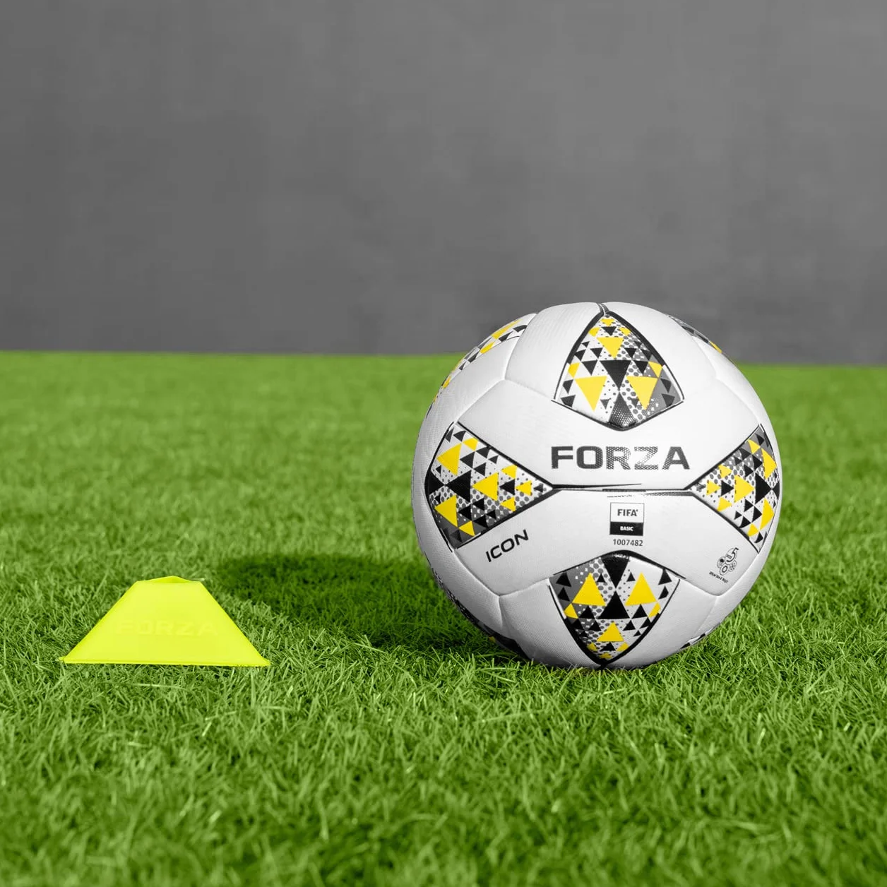 FORZA Mini Plots Triangulaires - Pack de 40 Cônes de Football Couleurs Vives pour Entraînement
