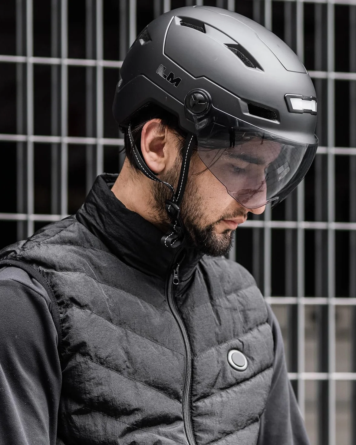Casque Velo VTT Adulte avec Visiere et Lumiere LED Rechargeable USB
