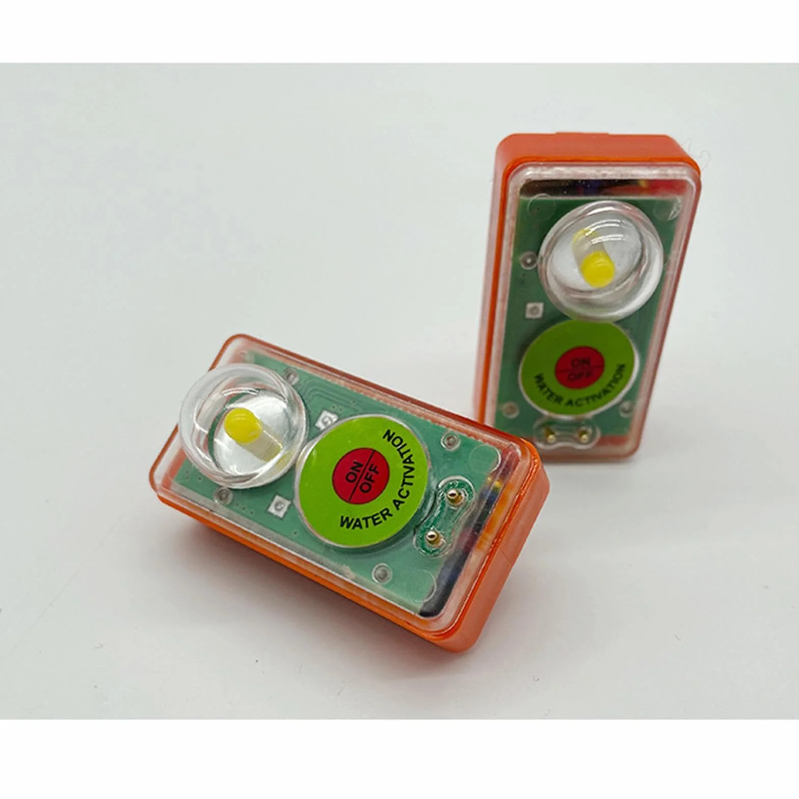 LETROBILES LED Lumière activée par l'eau - Locateur de survie automatique portable - Équipement de sauvetage à faisceau haute intensité, dispositif de sécurité maritime
