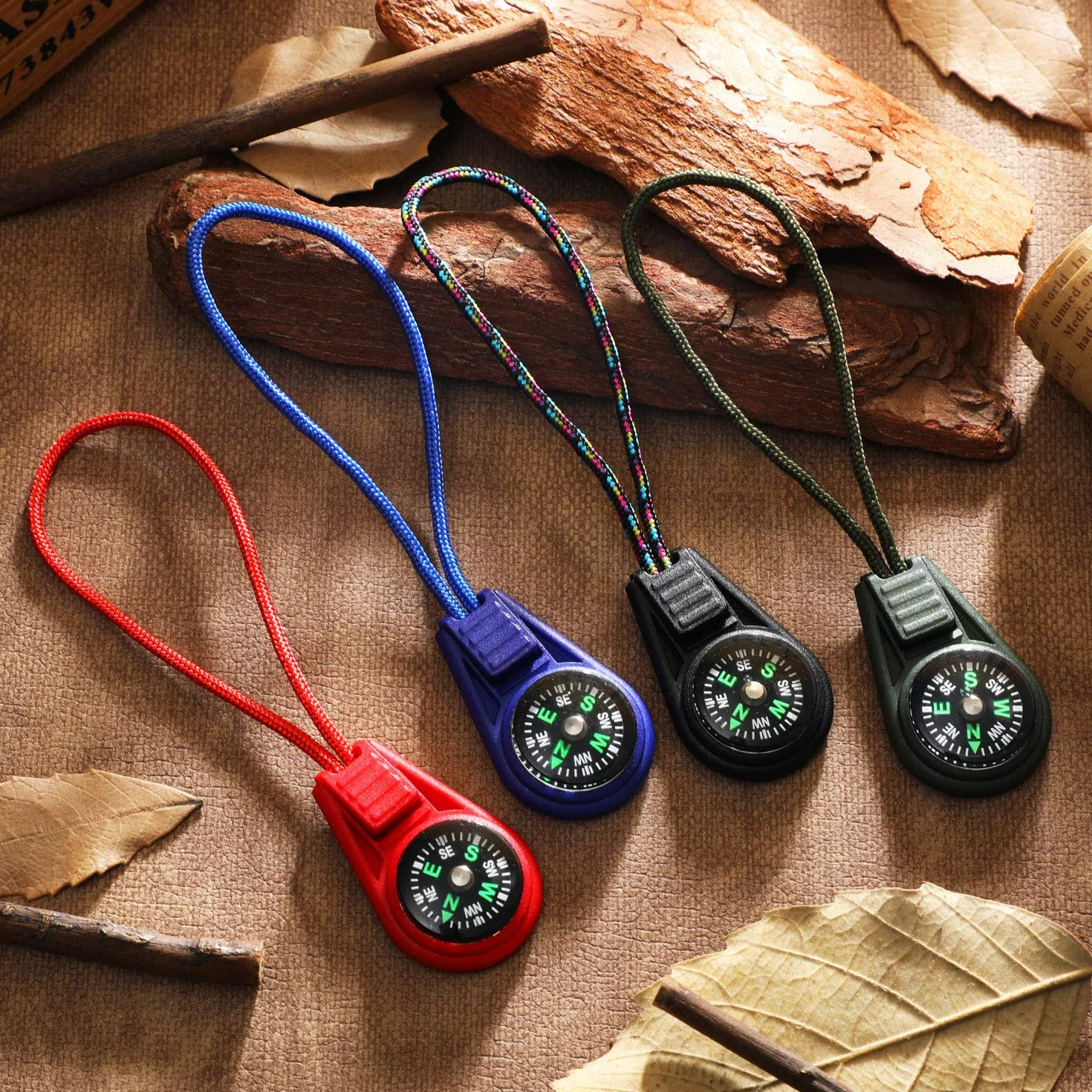 Mini boussoles de survie multicolores lot de 36 pour camping randonnée rempli de liquide